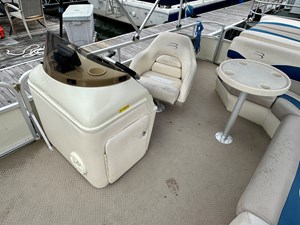 02 Bennington 257L Pontoon NLSQ 11 