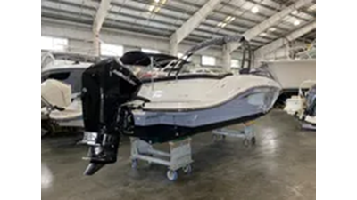 2024 Sea Ray SPX 230 Outboard 2 