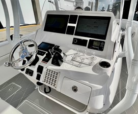 TALAN'T SHOW 5 Intrepid 40' 2021  Helm