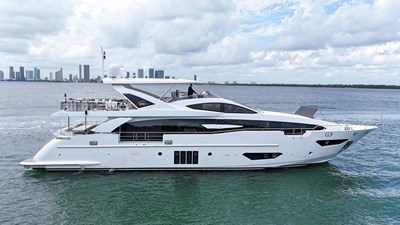 95 Raised Pilothouse 3 95' Azimut _ Drone-3