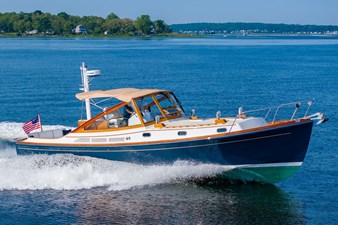 TARA JEANNE 4 TARA JEANNE, 2000 Morris Wolf Class 44: Beam Underway