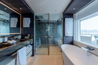 MAJESTY 175 9 MAJESTY 175 - Owner's  En suite