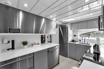 Ferretti Yachts Custom Line 94 32 