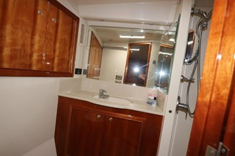 - 22 58-2004-Riviera-Enclosed-Flybridge-22