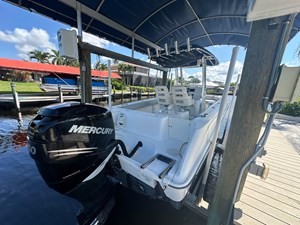 2010 Boston Whaler 220 Outrage 3 