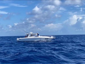- 1 2_2008 39ft Intrepid 390 Sport Yacht