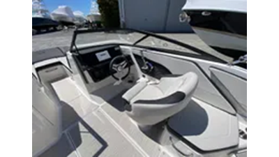 2024 Sea Ray SPX 210 OB 5 