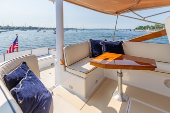 TARA JEANNE 15 TARA JEANNE, 2000 Morris Wolf Class 44: L-Settee into Cockpit