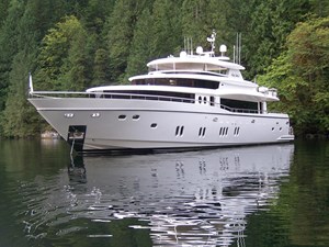 JOHNSON 110 FLYBRIDGE  26 At Rest