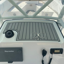 2015 Century 3200 Center Console 9 10