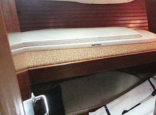 2000 Beneteau 44 Center Cockpit 9 