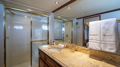 TRUE NORTH 17 Guest Bath