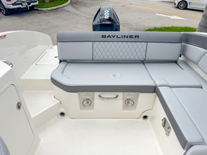 Bayliner DX2200 10 