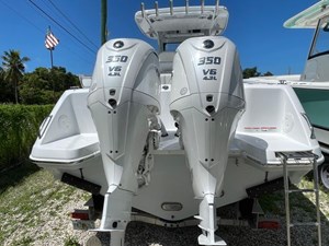 2025 Everglades 315CC 2 