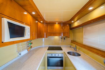 ASTONDOA 82 GLX  14 Astondoa 82 GLX