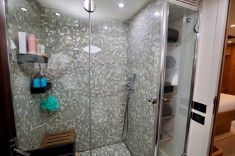 My Way 46 72 PERSHING 2009 MASTER SHOWER