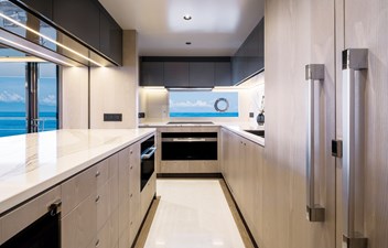 Horizon FD90  4 Galley with refridgerator and island. 