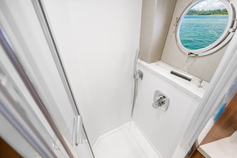 - 86 87_2019 57ft Sunseeker Predator