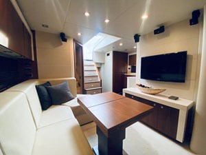 ESSENCE 57 58_2010 60ft Sunseeker Predator ESSENCE