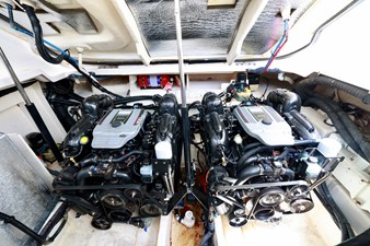 ANTANI 39 330-SUNDANCER-SEA-RAY-2014-YACHTSBLUE-MAIN-ENGINES