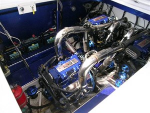 45' 2000 Donzi ZX 5 Engine Room