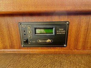 SEAGLASS 19 2006 American Tug 41: Tank Monitoring Display