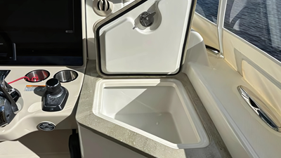 35 ft 2020 Boston Whaler 350 Realm, Yacht Kings 44 35 ft 2020 Boston Whaler 350 Realm (33)