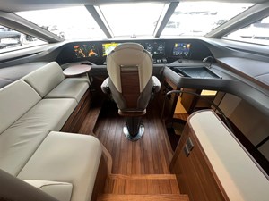LEILANI 40 Princess Y95  Main Deck Helm