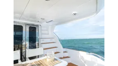 2007 Hatteras 64 Motor Yacht  43 