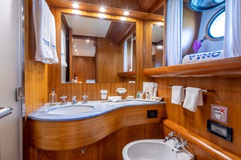 VYNO 33 Twin Cabin 1