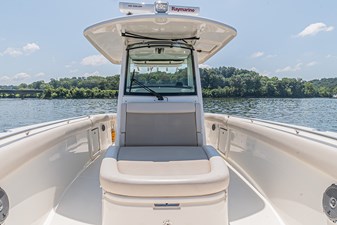 ALL THE RAGE 29 Fwd island deck seating