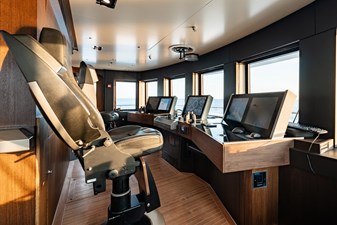 LOON 57 Loon 221' -  Bridge Deck Pilothouse