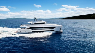 Horizon FD110 2 Horiozon FD110 sistership cruising in blue water.