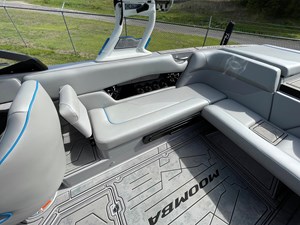 23' Moomba Mojo 4 