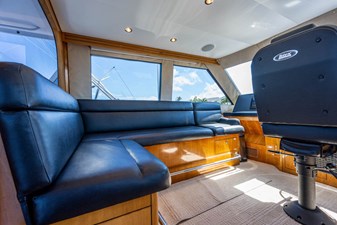 EAGLE'S NEST 43 _enclosed_flybridge_2