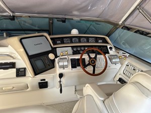 LUCHY 13 1995 SEA RAY 63 DRIVING AREA