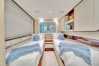 95 Raised Pilothouse 71 95' Azimut-40
