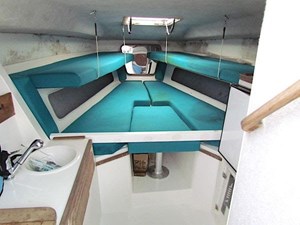 1999 Contender 35 Express Side Console 13 14