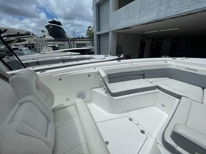 2018 Everglades 335 Center Console 29 