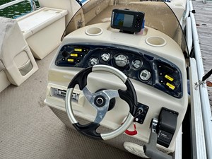 02 Bennington 257L Pontoon NLSQ 18 
