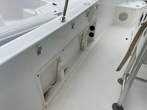 2004 Century 2300 Center Console 18 