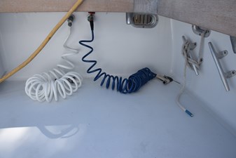 LOW BIDDER X  31 Cockpit washdown hoses  