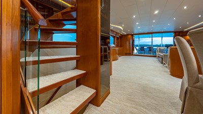 B HAPPY 8 Skylounge steps 