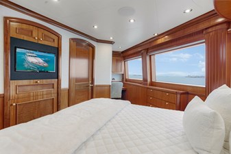 MISS STEPHANIE 29 Bridge Deck VIP Guest Stateroom