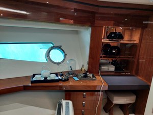 Sunseeker 86 Yacht 19 Master cabin table