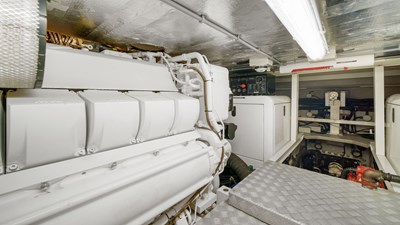 - 53 54_2007 108ft Sunseeker Predator