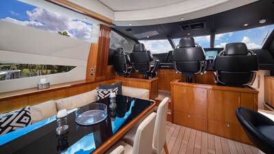 - 28 29_2007 108ft Sunseeker Predator