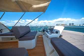 Wholesail II 58 Flybridge Helm