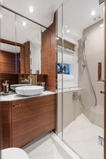 PRINCESS F45 (F45094) 35 Master stateroom bathroom