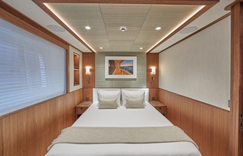 Solemates 12 Stb. forward guest cabin